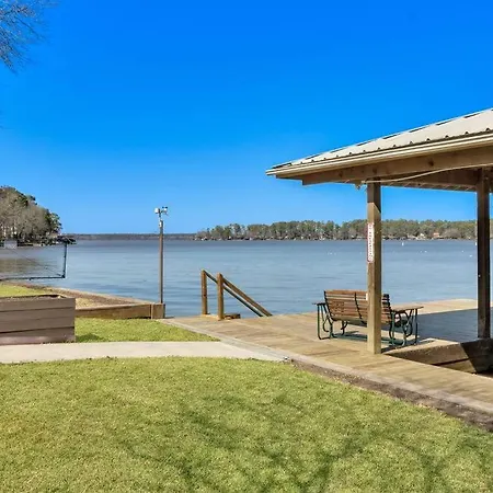 Lee Shore Lake House